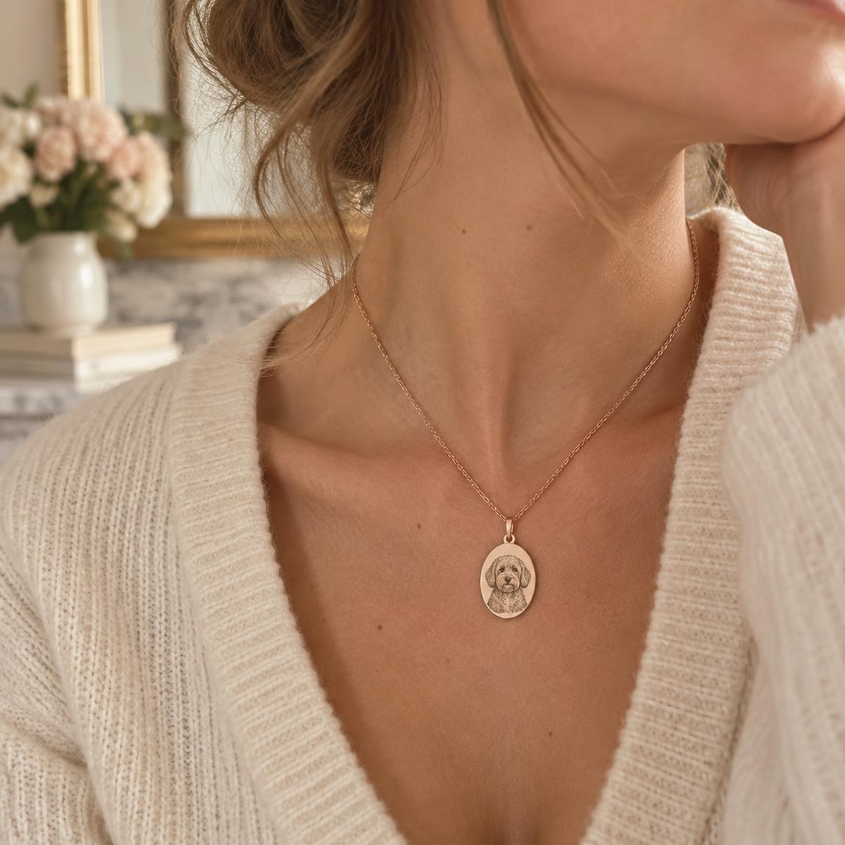 Collier personnalisé porté